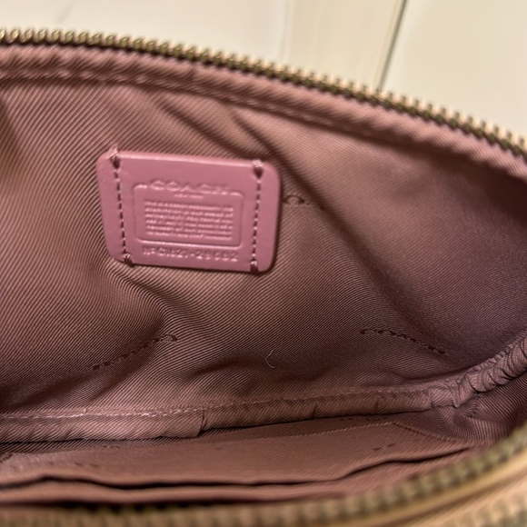 Coach Women Hearts print  Crossbody Bag - Picture 7 of 7